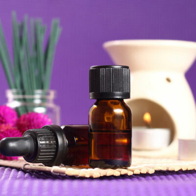 5 Essential Oils for Dry Scalp and Dandruff