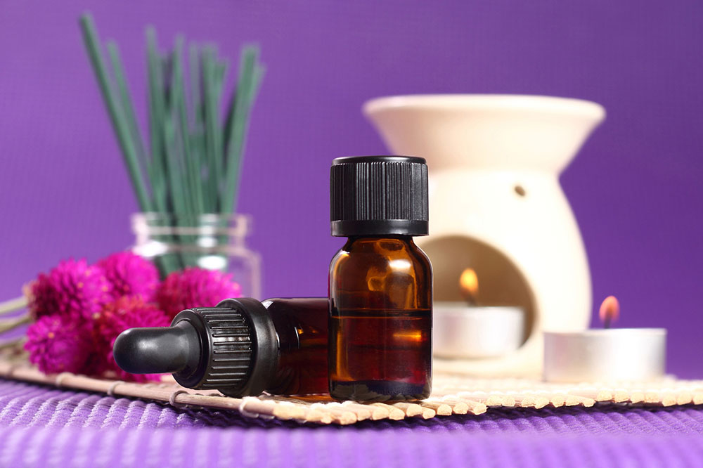 5 Essential Oils for Dry Scalp and Dandruff